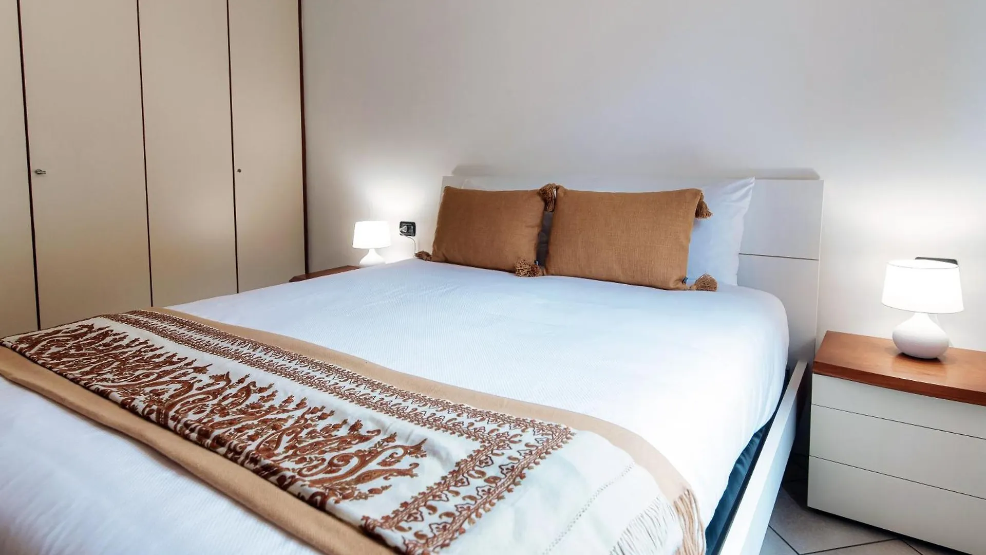 Apartment Zamenhof 9 - By Myhomeincomo