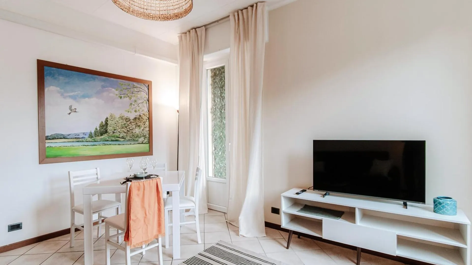 Apartment Zamenhof 9 - By Myhomeincomo