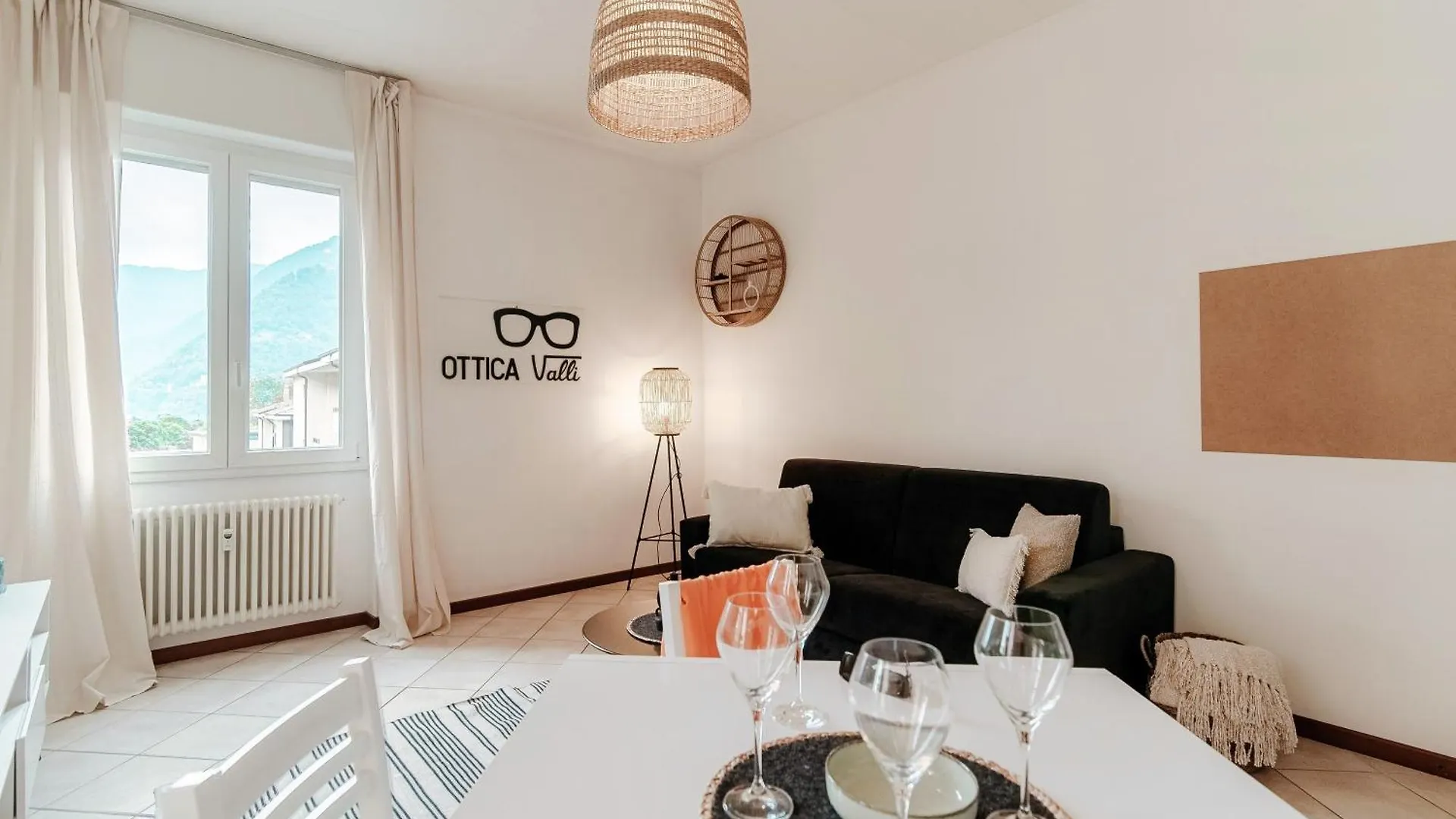 Apartment Zamenhof 9 - By Myhomeincomo Italy