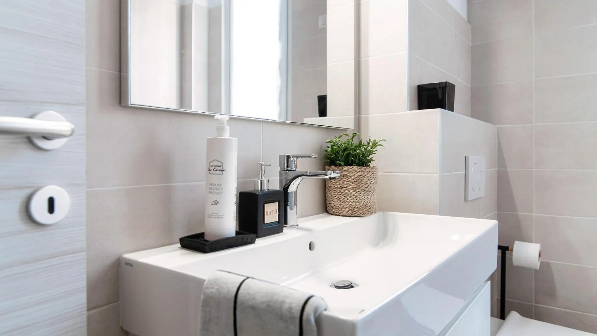 Zamenhof 9 - By Myhomeincomo Apartment